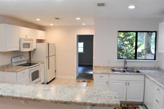 Building Photo - 2626 Faversham Dr