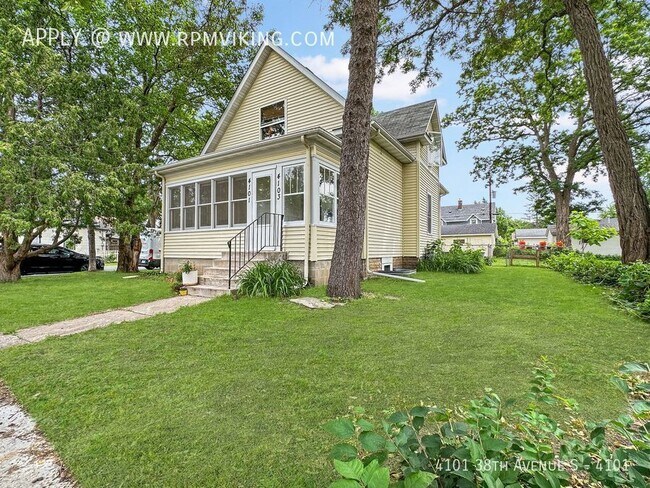 Building Photo - 3br 1ba 1cg ~ Security Deposit Free Altern...