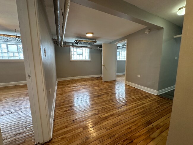 Foto del edificio - 5601 W Wabansia Ave