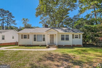 Building Photo - 3043 Cloverhurst Dr