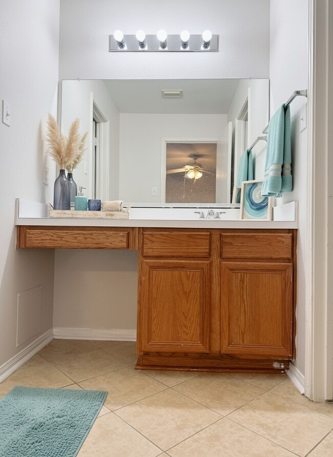 Building Photo - 11111 Bradford Way Dr