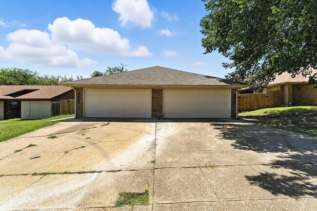 Foto del edificio - 6905 W Cleburne Rd