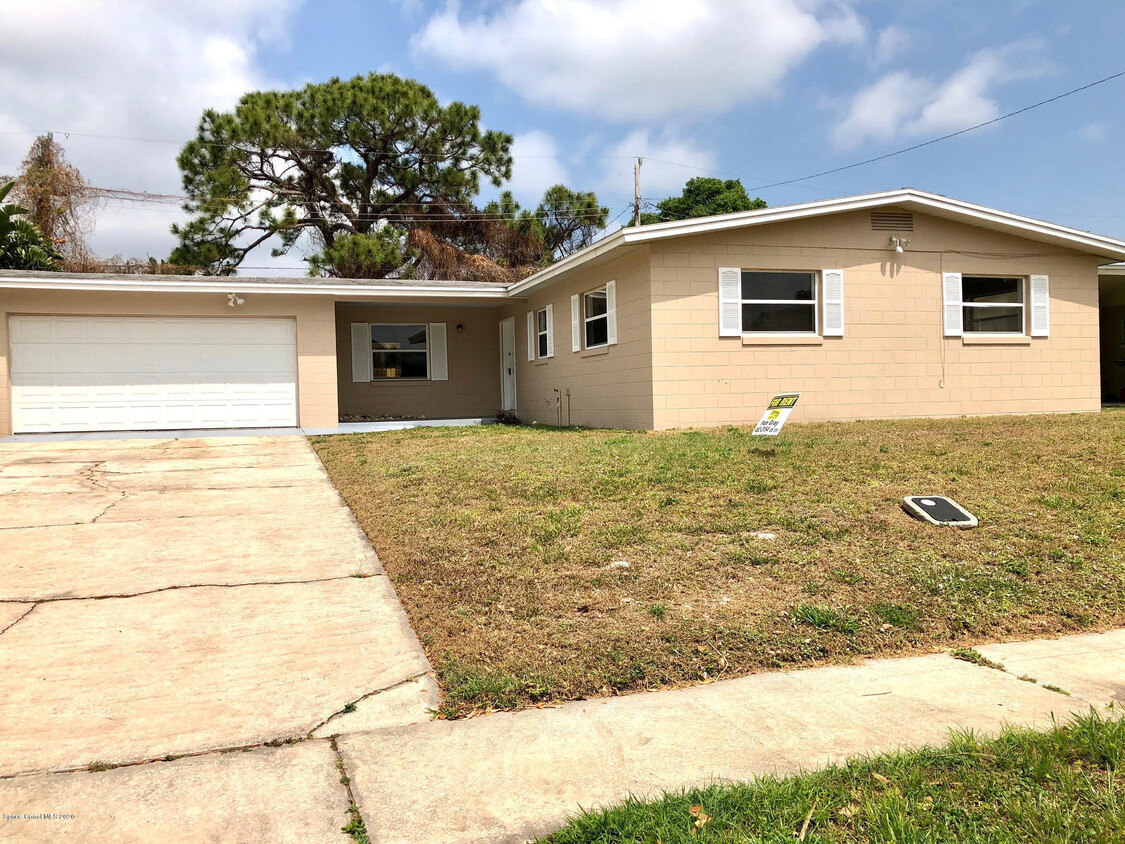 Primary Photo - 250 Bimini Dr