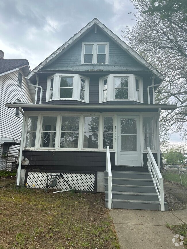 Building Photo - 13006 Woodside Ave