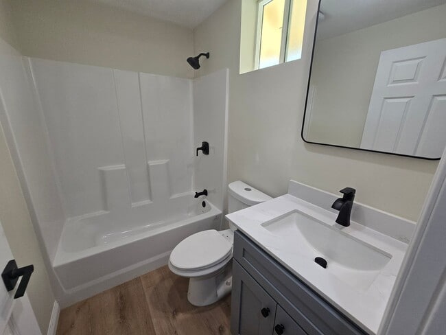 Foto del edificio - 13938 Ragus St