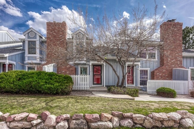 Foto del edificio - Move-In Ready Townhome with Garage & Great Amenities!