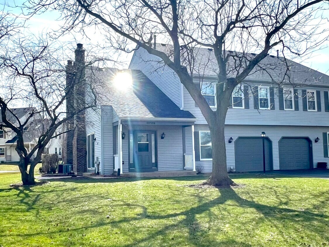 11717 Davey Dr, Huntley, IL 60142 Townhome Rentals in Huntley IL