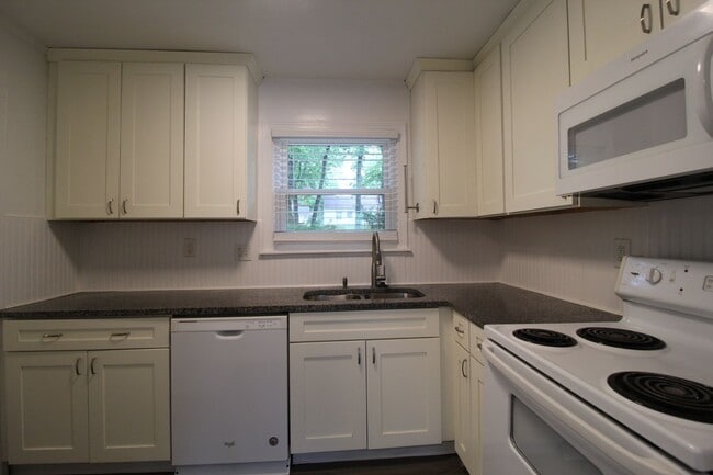 Foto del edificio - 3 Bedroom 1 Bath Home In Prairie Village