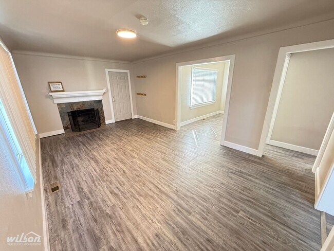 Foto del edificio - Move-In Ready 3-Bedroom with Fresh Finishes & Basement Space