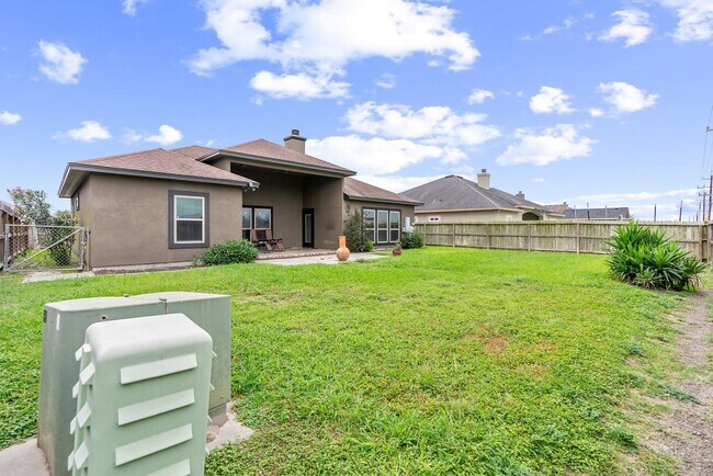 Foto del edificio - 4 bedroom 3 bathroom-Rodd Field/Yorktown