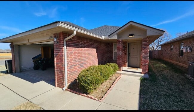 Building Photo - 12812 Heritage Oaks Dr