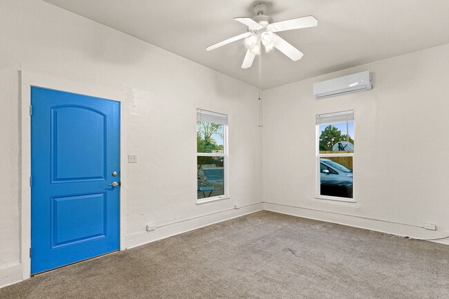 Living room 12 foot ceilings - 306 S San Pedro St