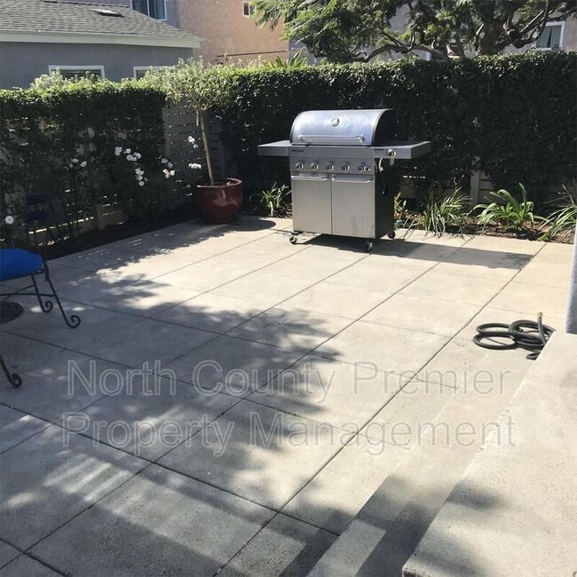 Foto del edificio - 2245 Garnet Ave