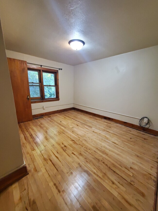 Foto del edificio - 240 S Healy Ave