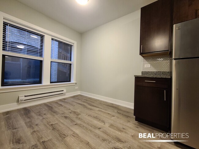 Building Photo - 705 W Brompton Ave