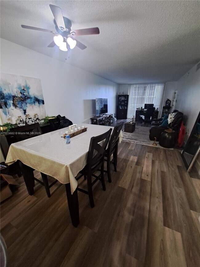 Foto del edificio - 5091 NW 7th St