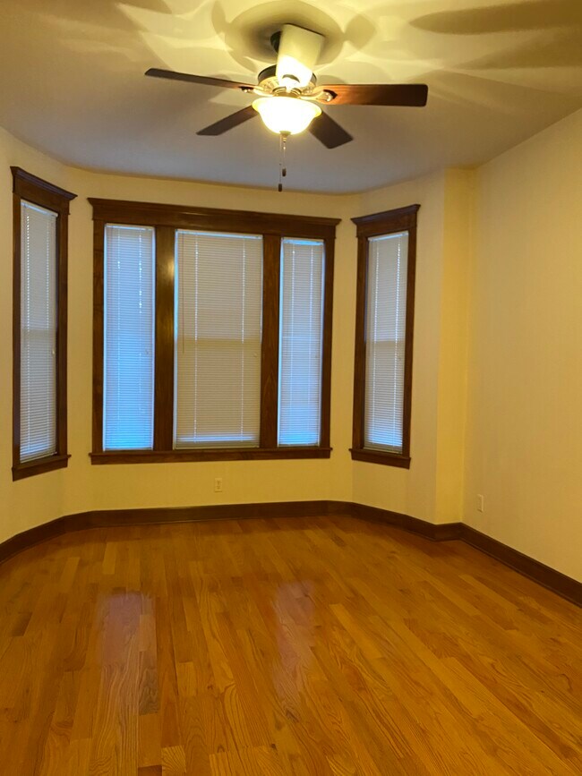 Building Photo - 3304 N Albany Ave