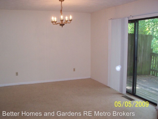 Building Photo - 2158 Wells Dr SE