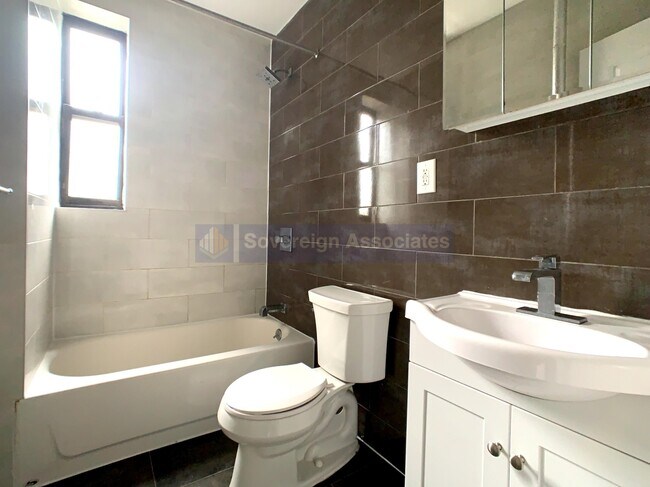 Foto del edificio - 546 Isham Street