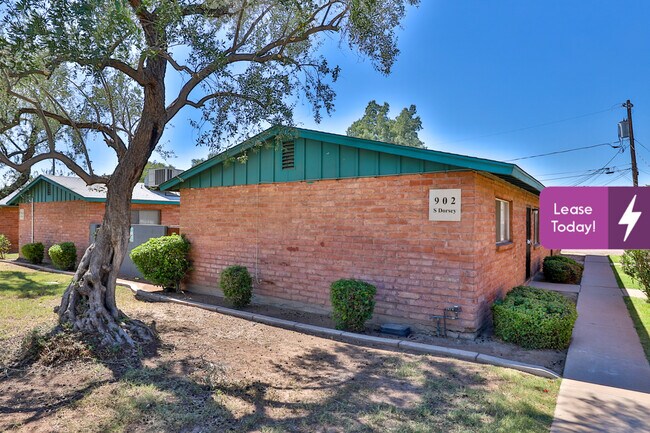 Building Photo - 902 S Dorsey Ln
