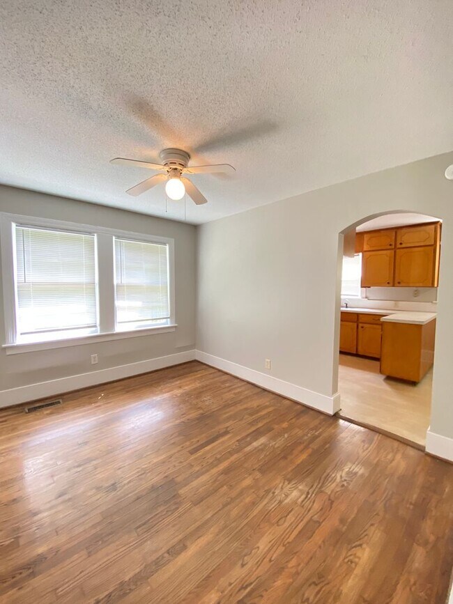 Foto del edificio - 1811 Thomas Ave