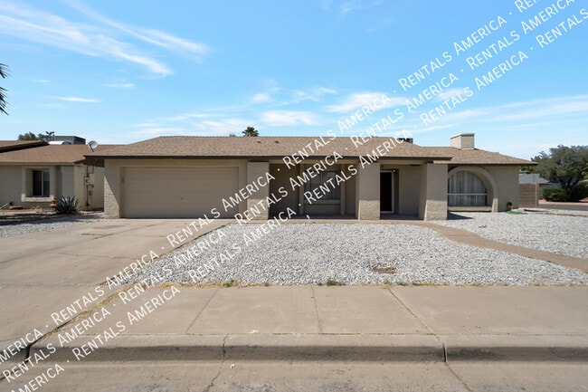 Building Photo - 552 W Kilarea Ave
