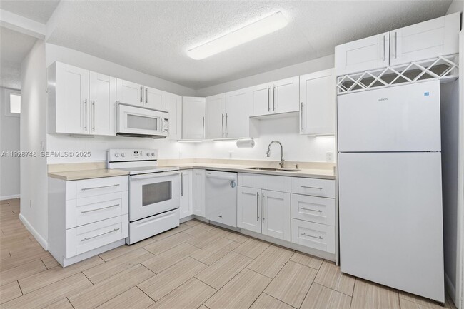 Foto del edificio - 521 NE 70th St