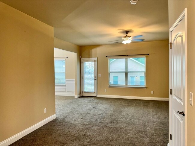 Foto del edificio - Almost New 4 Bed/2.5 Bath Home in Lovejoy!