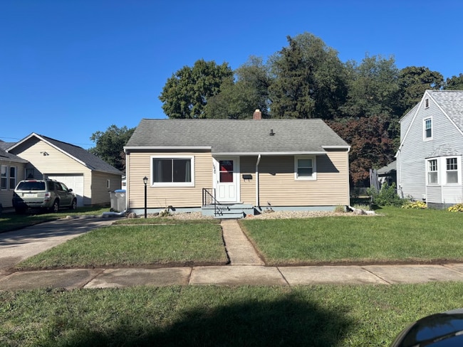Building Photo - 1520 Kilbourn St