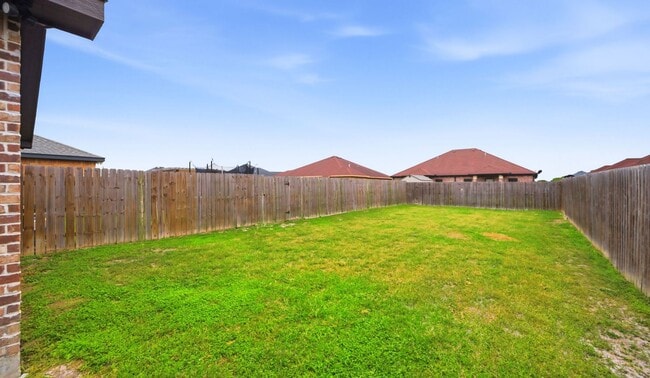 Foto del edificio - New Rental! Updated 3-bedroom/2 bath town home