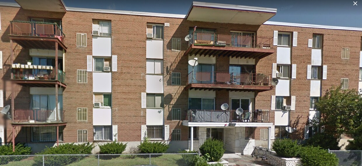 Primary Photo - 800 Hyde Park Ave