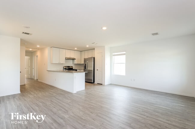 Foto del edificio - 8323 Piedra Medina