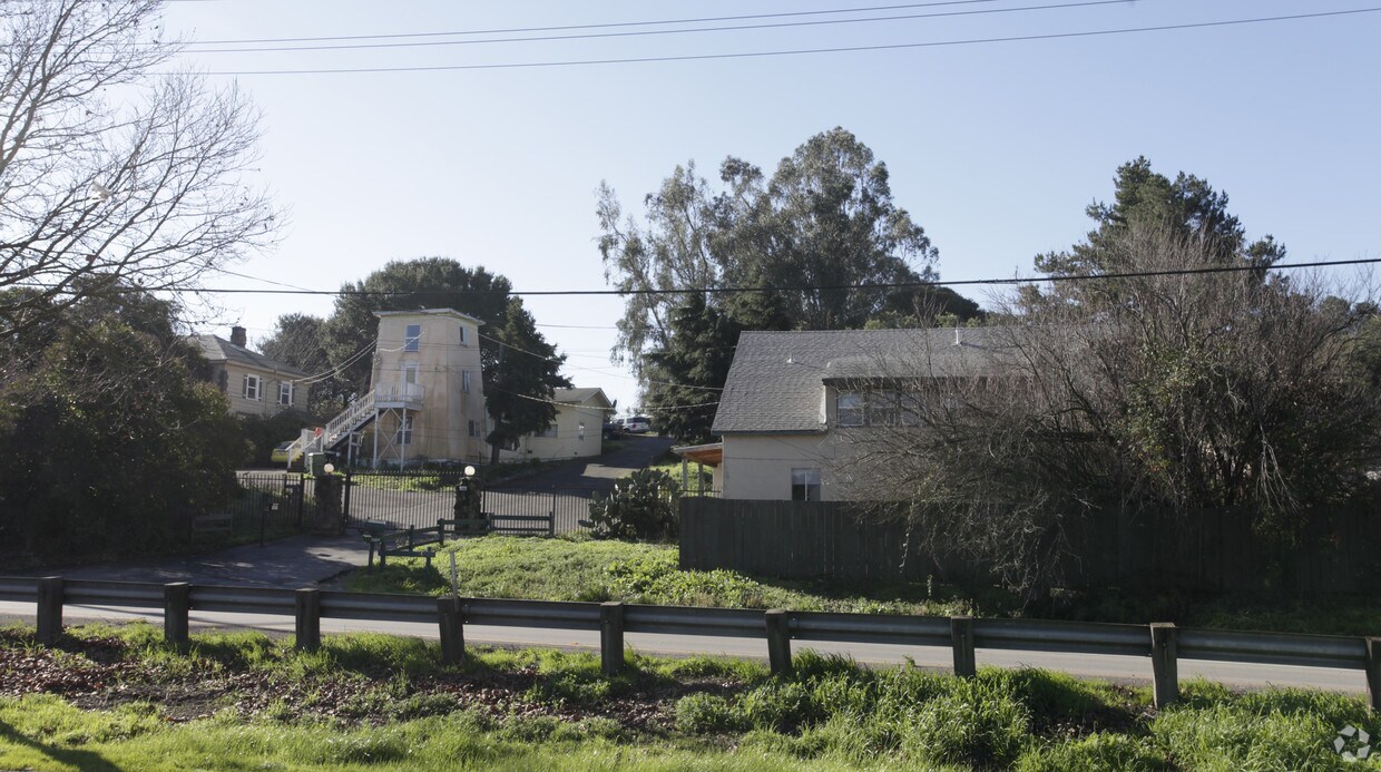 Primary Photo - 2263 Petaluma Blvd N