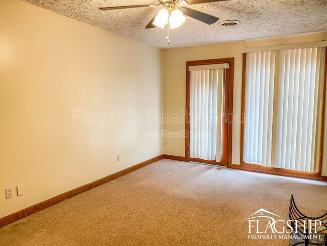 Foto del edificio - 1228 Forest Acres Dr