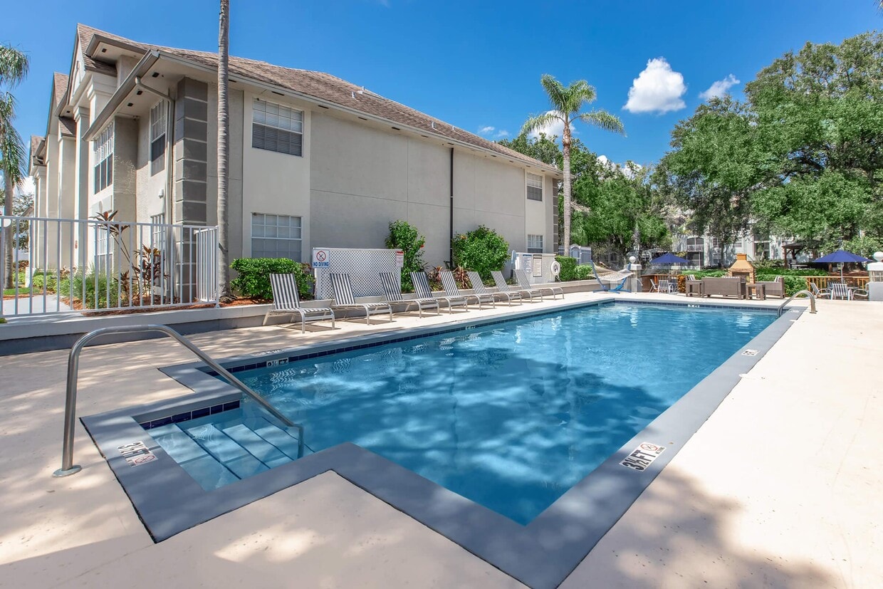 Primary Photo - Essex Place Luxury Apartments