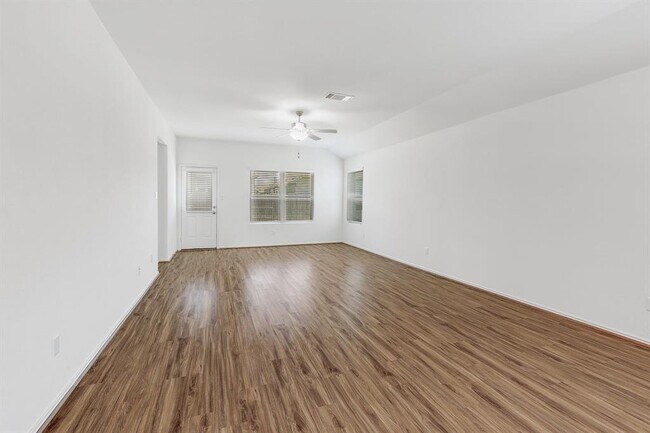 Foto del edificio - 1220 Matt Ln