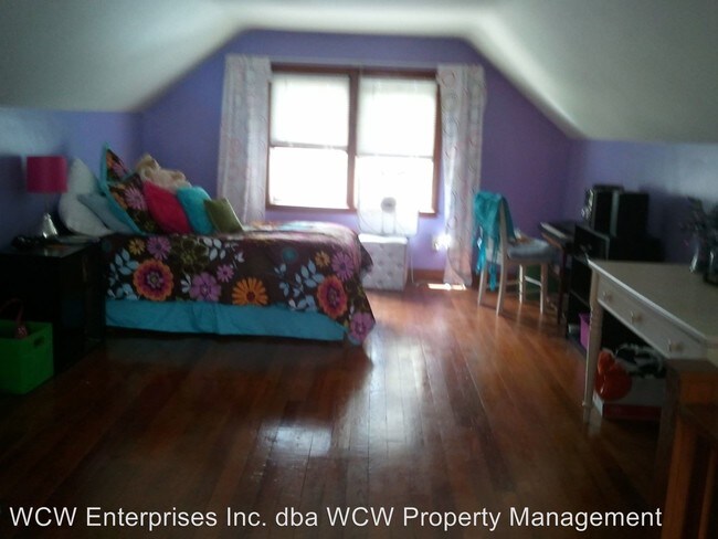 Building Photo - 841 SW Hedgewood Ave