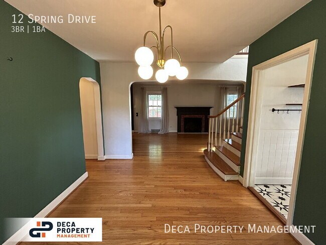 Foto del edificio - 12 Spring Dr