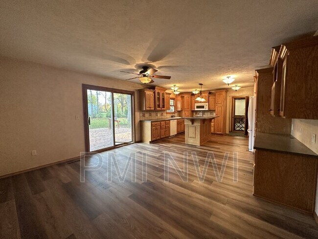 Foto del edificio - 110 W Carrie Ave