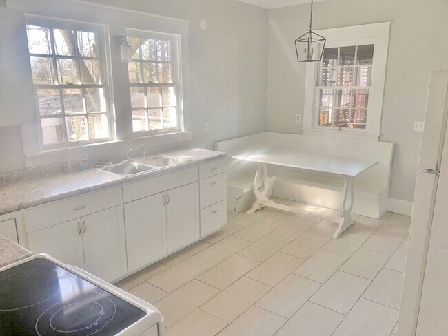 Foto del edificio - 401 Hoeppner Ln NE
