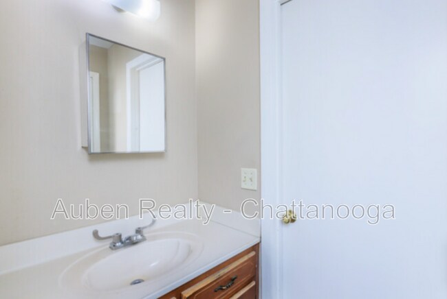 Building Photo - 112 S Ridge Dr