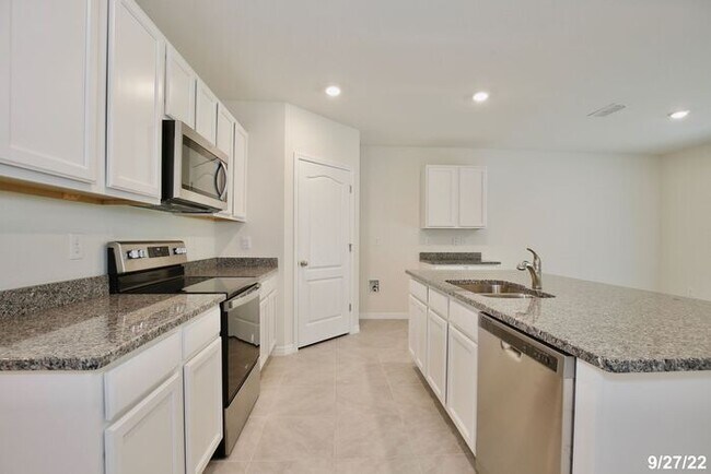 Foto del edificio - Modern 4/2 Home in Sanford with Open Concept Living and 2 Car Garage!
