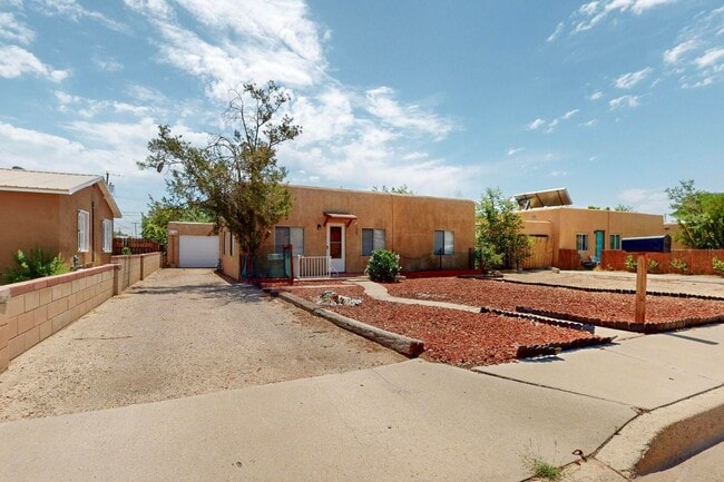 Building Photo - NEAR NORTH VALLEY PUEBLO 2 Bedroom  1 Bath...