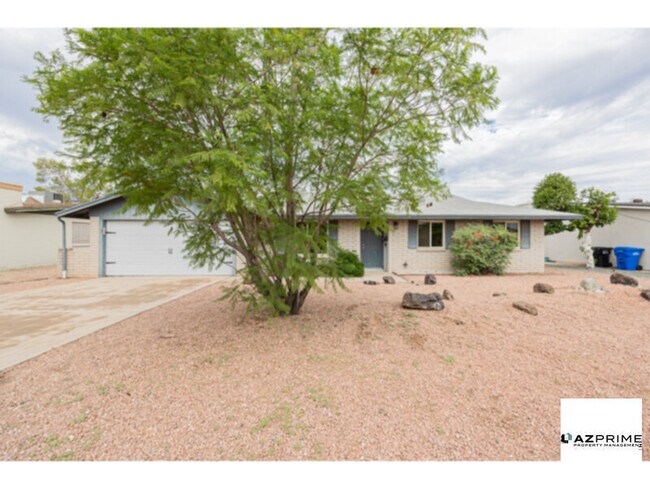 Building Photo - Gorgeous 3/2 Phoenix Home with Pool!