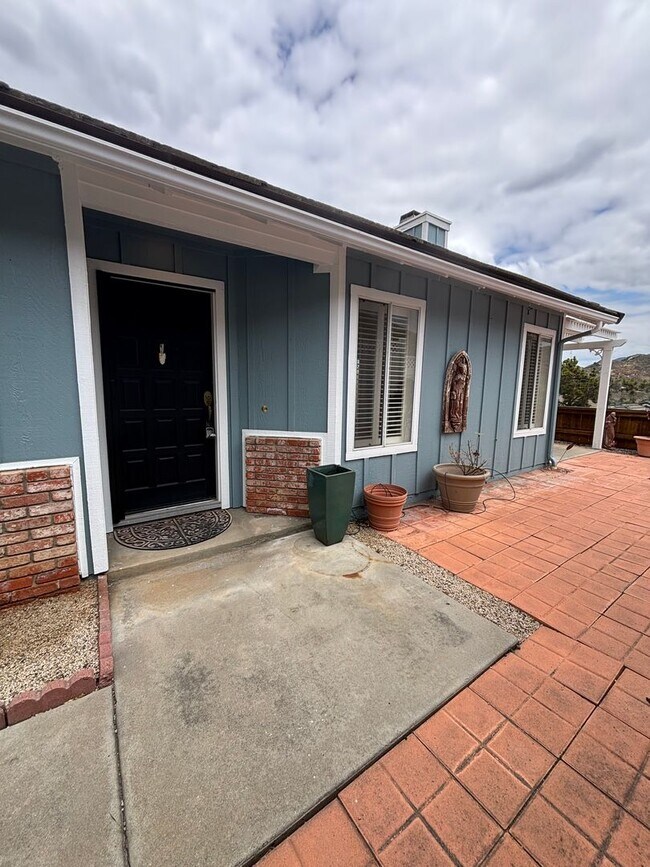 Foto del edificio - 2 Bedroom 2 Bathroom Condo Living in Great Community Located At West Village Of Singing Hills HOA.
