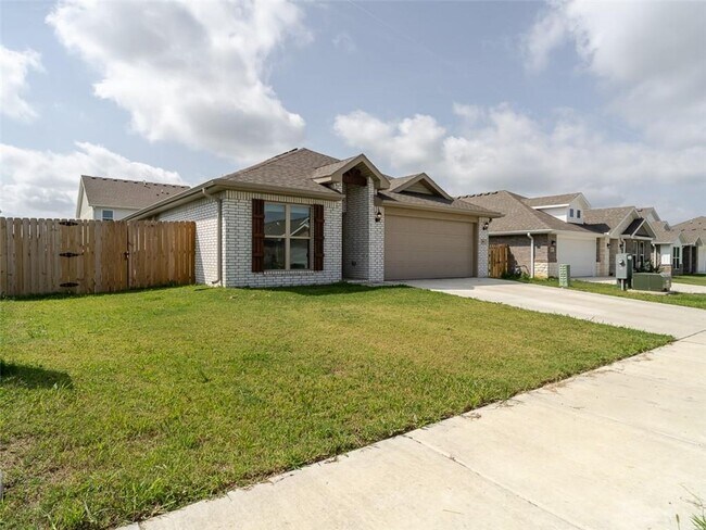 Building Photo - 2091 Bluestem Dr