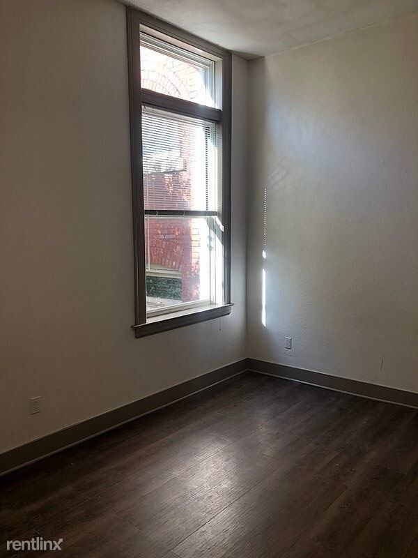Building Photo - 1111 W 39th St