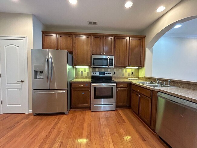 Building Photo - 3 bedroom Single Family Home "ASK ABOUT OU...