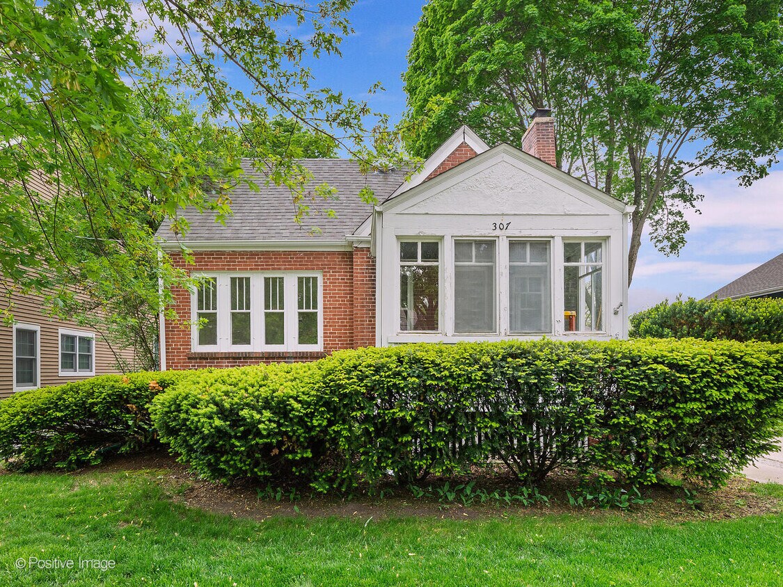 307 Hawthorne Blvd, Glen Ellyn, IL 60137 House Rental in Glen Ellyn