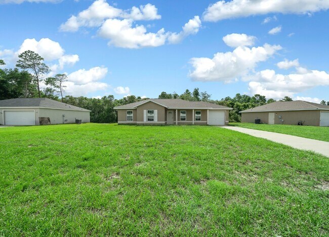 Building Photo - Conveniently located 3-bedroom, 2-bath sin...